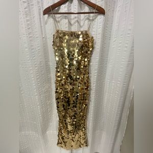 Gold long beautiful dress this dress is perfect for Christmas or New Year’s !!
